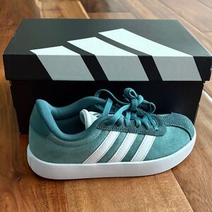 NEW in box Adidas VL COURT 3.0 SHOES KIDS